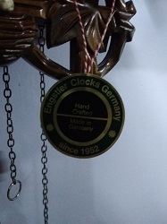 שעון קוקייה עשוי עץ מלא היער השחור 625/2QM Engstler