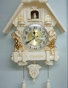 שעון קוקיה עשוי פלסטיק קשיח